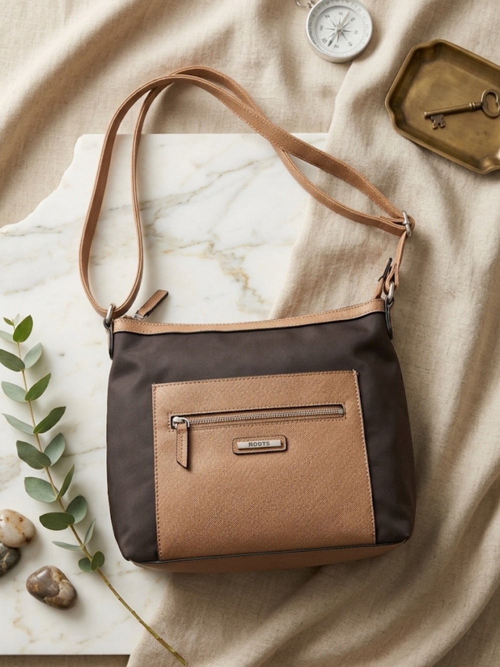 Roots Brown Crossbody Bag – Classic Heritage Leather Look | Everyday Minimalist